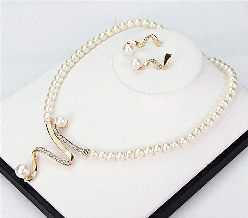 MACY™ - Natural Pearl Necklace + Earrings Set